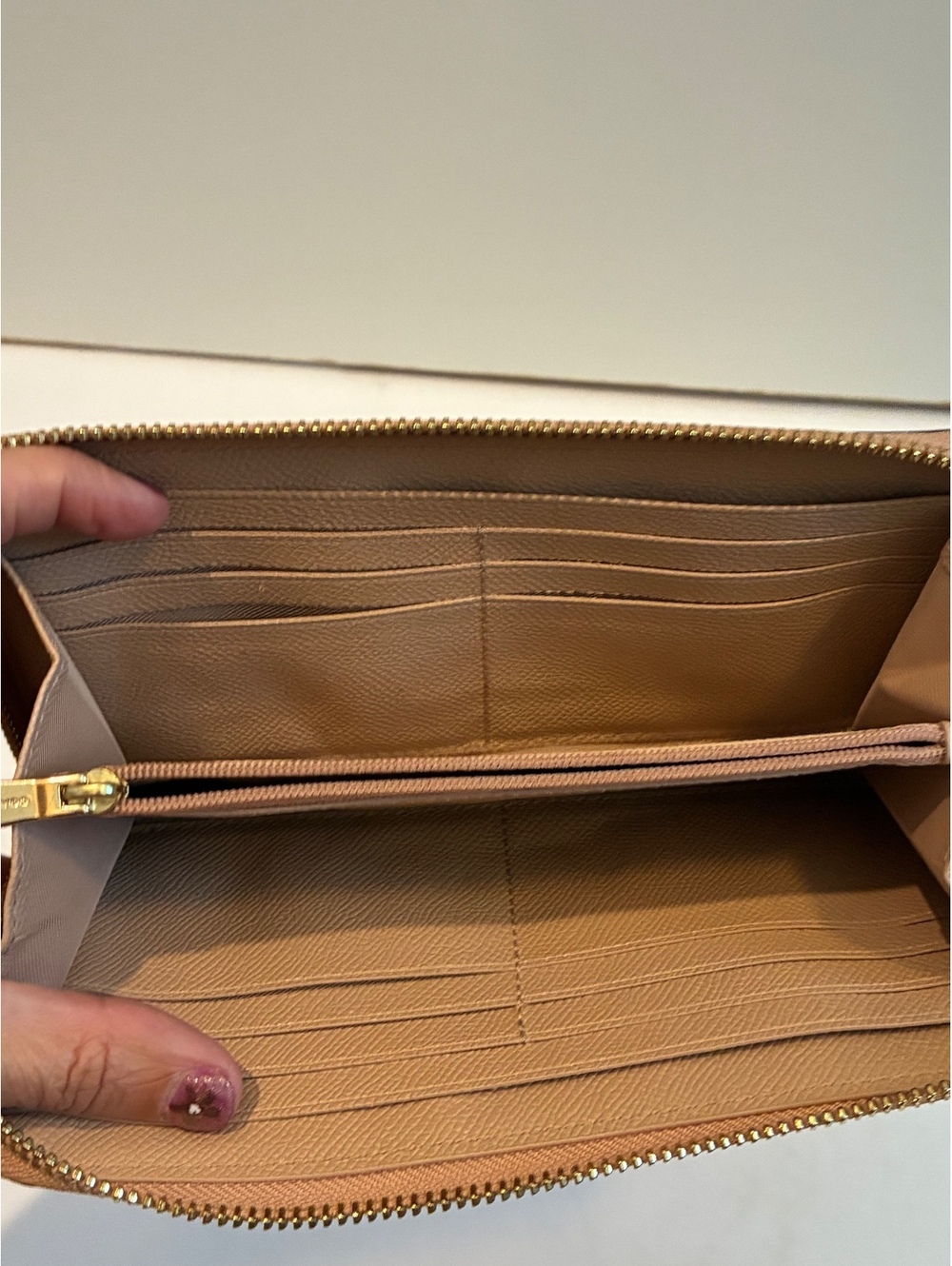 Coach Zip-Around Leather Wallet in Tan with Card Slots and Exterior Pocket - Picture 3 of 9